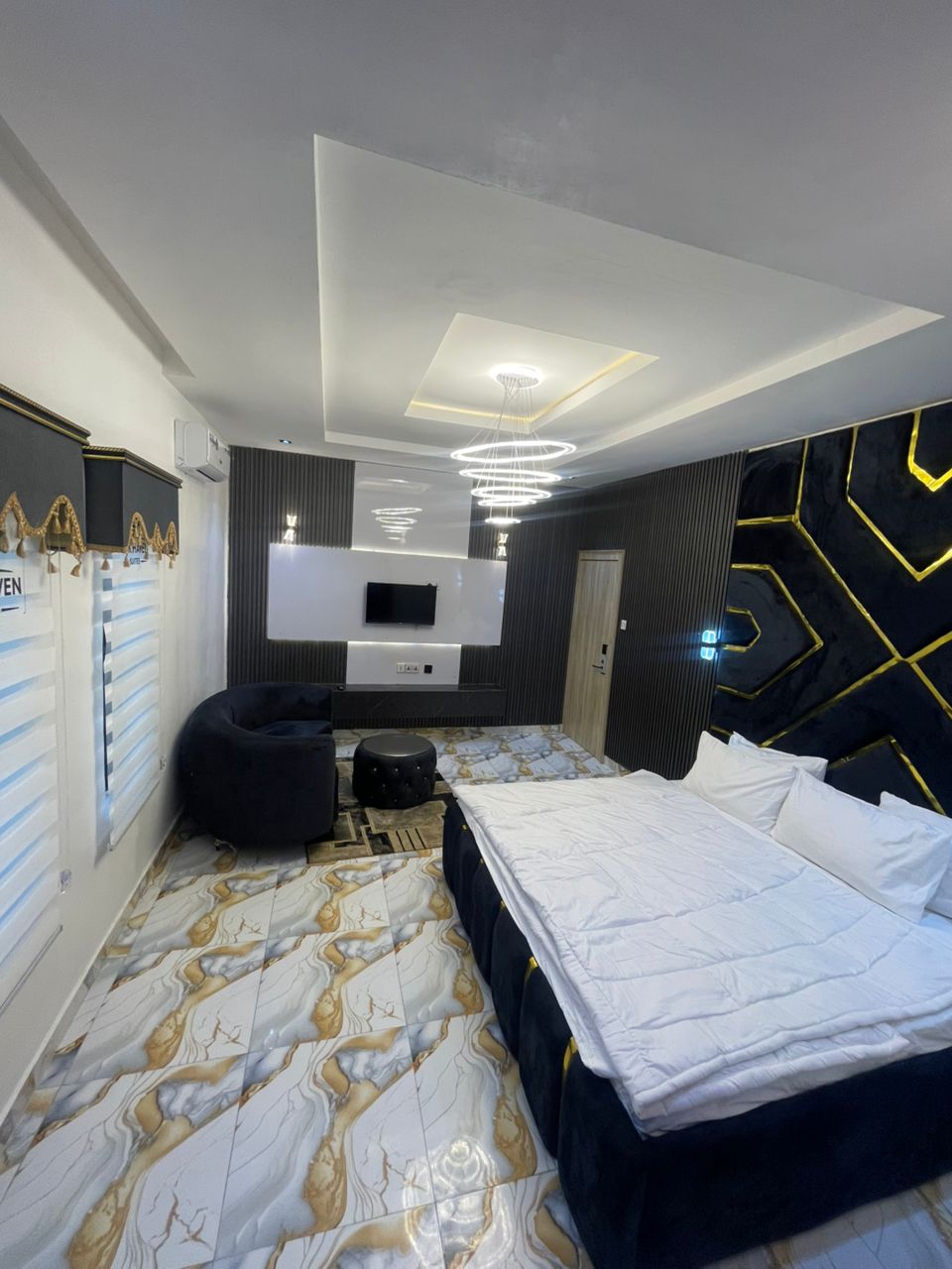 Sapphire Suite at Oak Haven Lodging & Suites